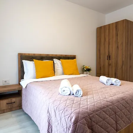 Апартаменты Mohost Say - 2br Luxe With Balcony & Views Брашов