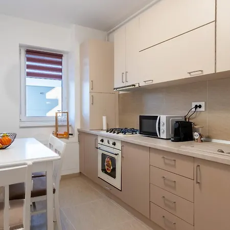 Апартаменты Mohost Say - 2br Luxe With Balcony & Views