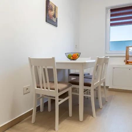 Mohost Say - Exclusive 2Br Retreat With Balcony *