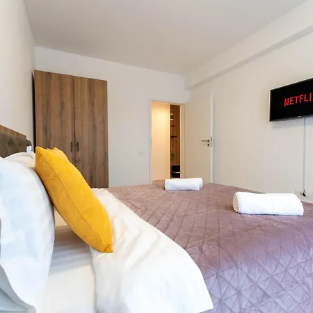 Mohost Say - Exclusive 2Br Retreat With Balcony Appartement