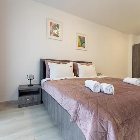 Mohost Say - Exclusive 2Br Retreat With Balcony Braşov