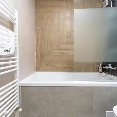 Mohost Say - Exclusive 2Br Retreat With Balcony *
